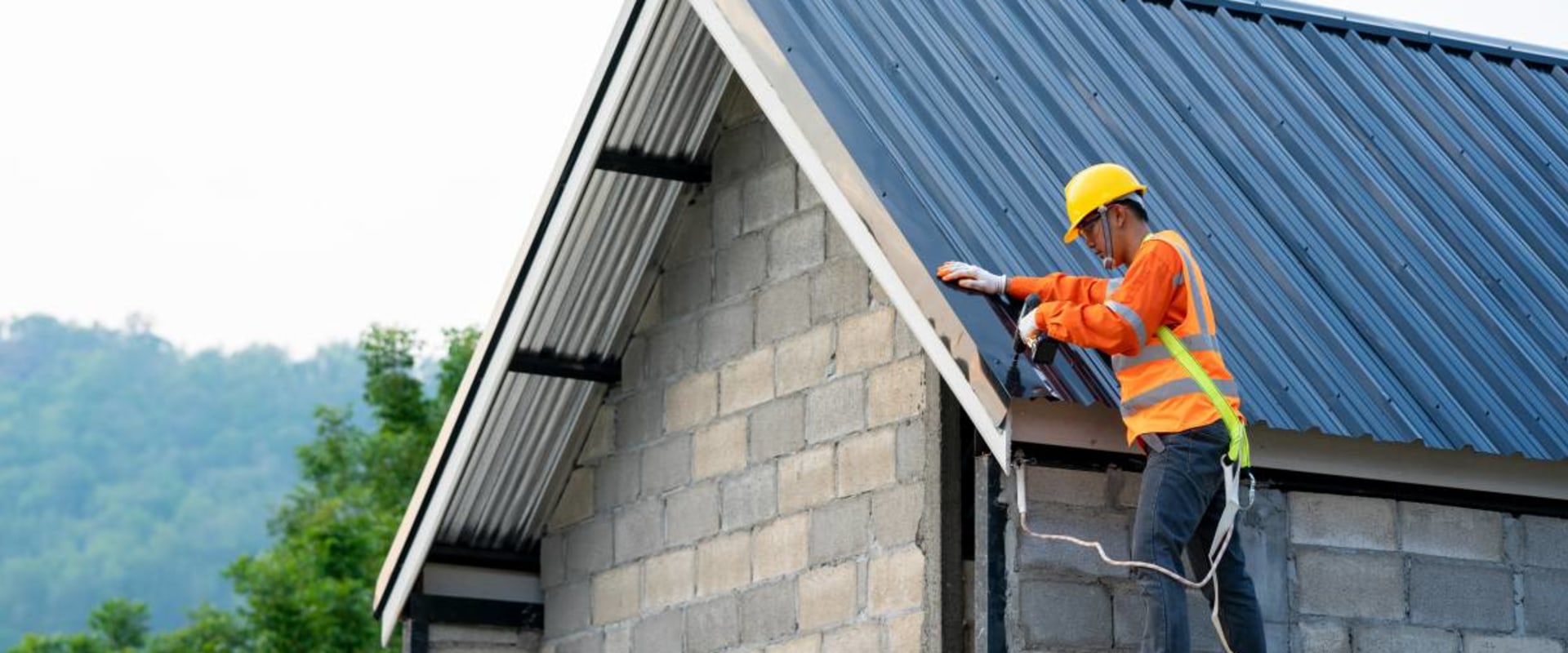 How to Manage Labor Costs and Additional Services for Roofing Projects